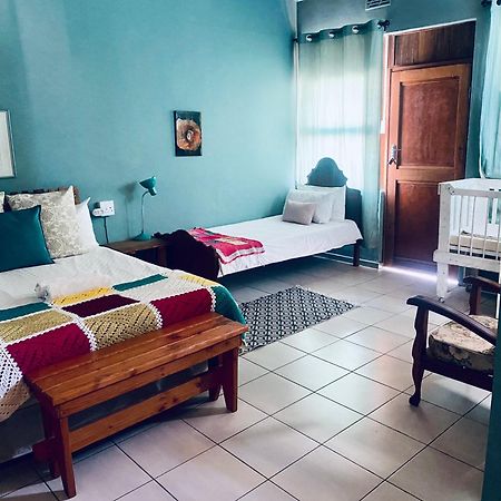 Suzies Huis Restaurant Bed And Breakfast Cape Town Bagian luar foto