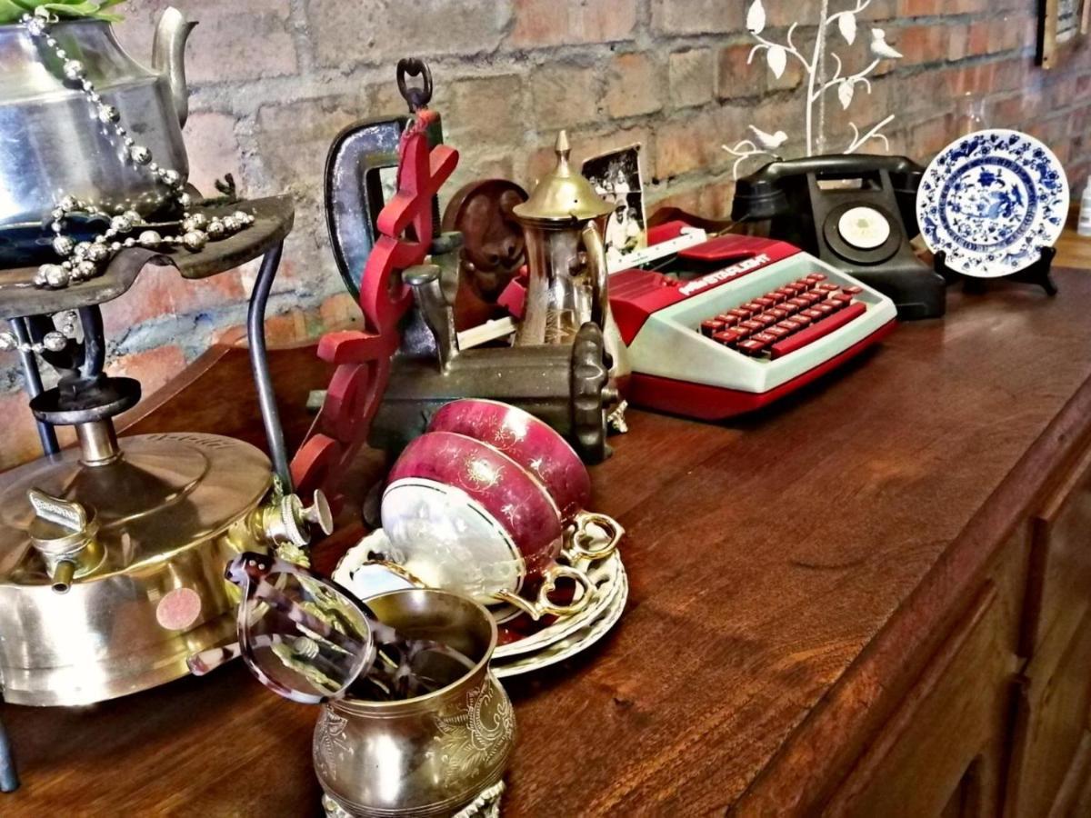 Suzies Huis Restaurant Bed And Breakfast Cape Town Bagian luar foto