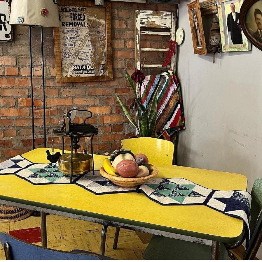 Suzies Huis Restaurant Bed And Breakfast Cape Town Bagian luar foto